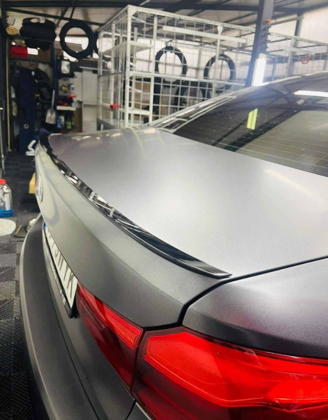 Eleron portbagaj spoiler codita lip BMW Seria 5 G30 M5 design vopsit negru lucios