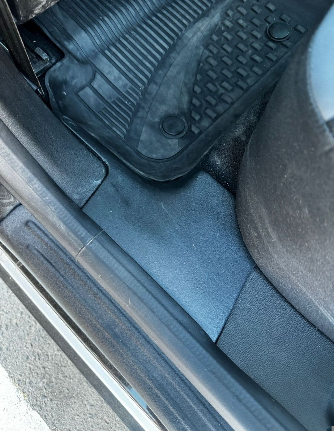 Set ornamente protectie interior praguri covor Dacia Sandero 3 MK3