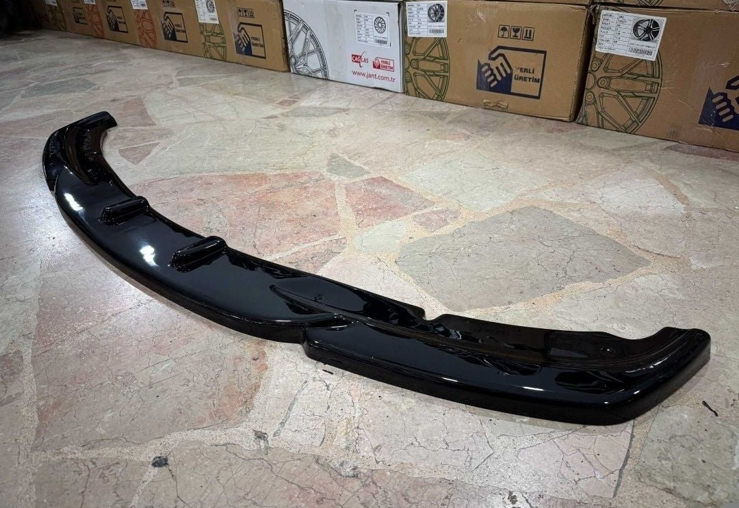 Lip spoiler prelungire bară față BMW E90 Non-Facelift – bară normală