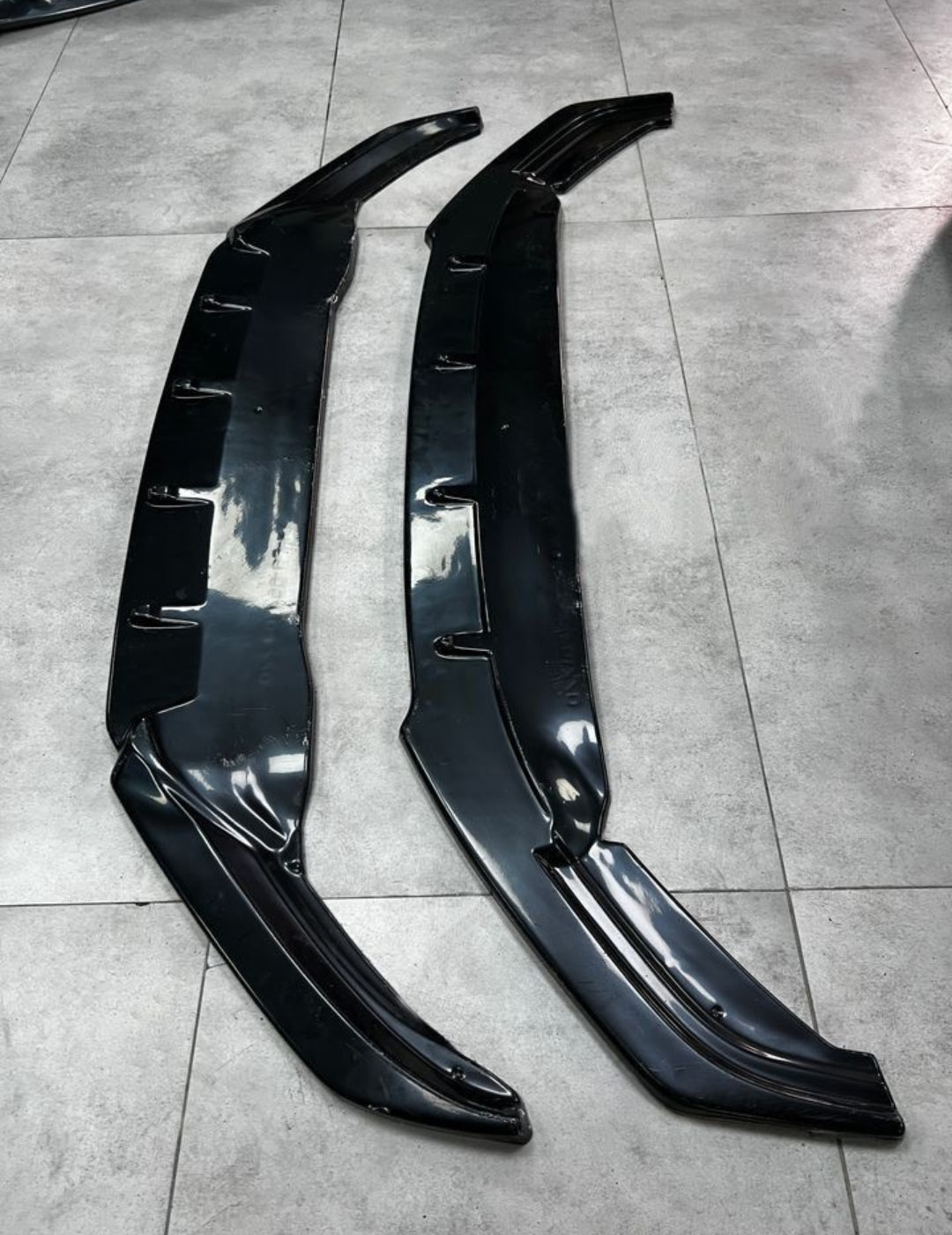 Prelungire bara fata spoiler lip lip VW Volkswagen Passat B8 pentru Bara R line si bara standard negru lucios