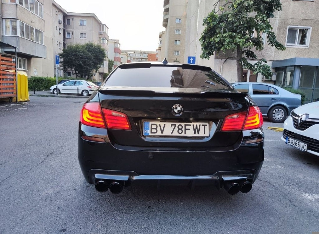 Eleron lip portbagaj BMW Seria 5 F10 2009-2016 model M4 negru lucios
