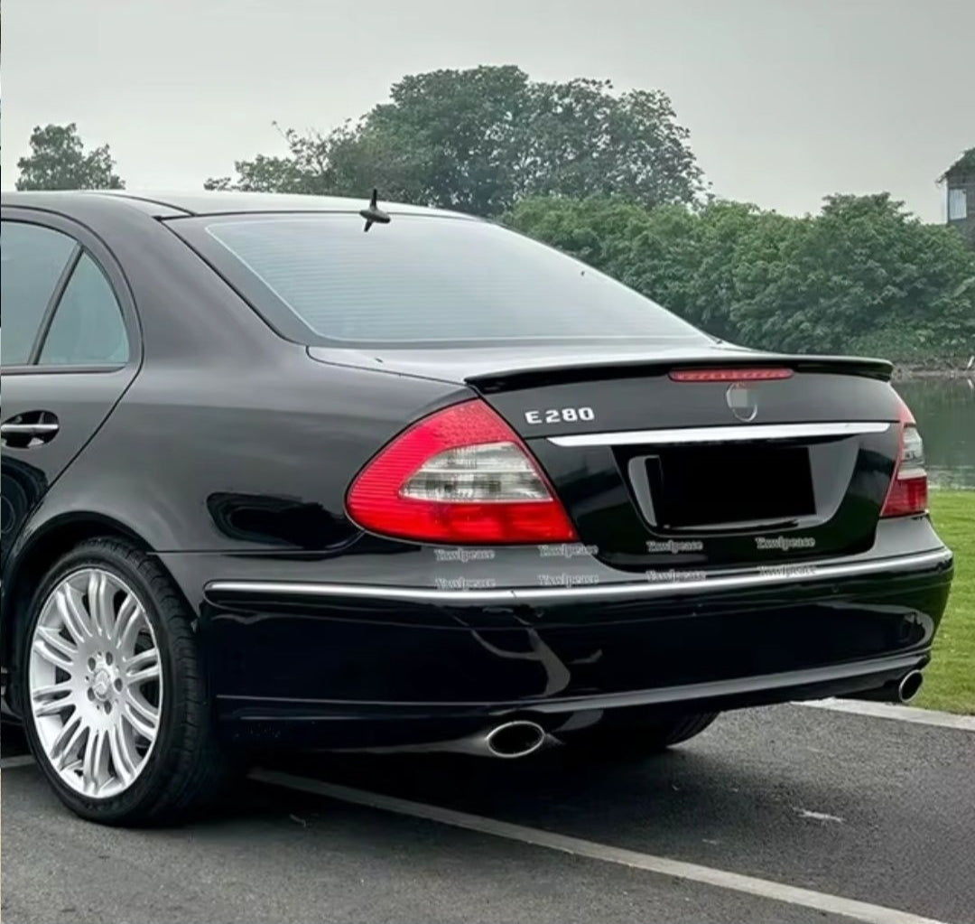 Eleron lip codita portbagaj Mercedes E Class W 211 . Compatibil pe modelele 2003 2004 2005 2006 2007