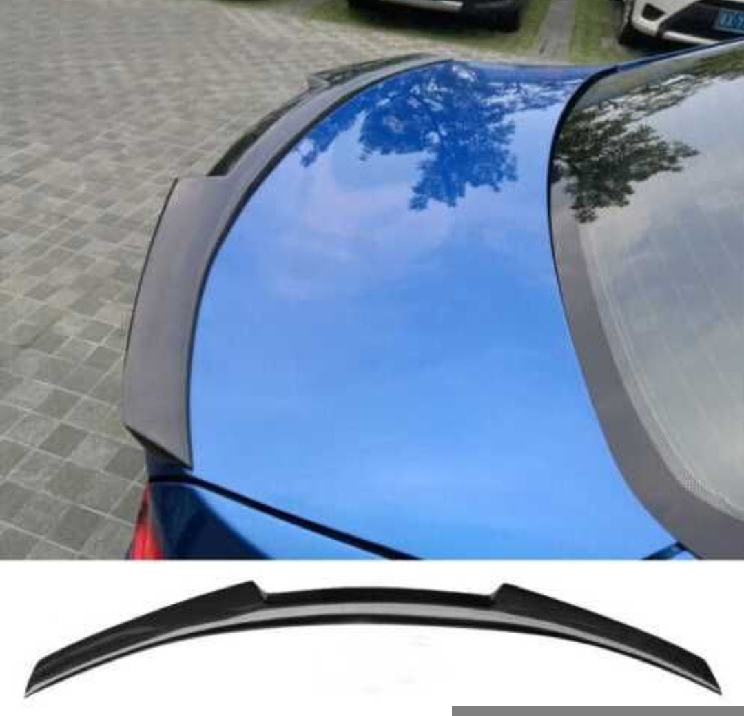 Eleron lip portbagaj BMW Seria 5 F10 2009-2016 model M4 negru lucios