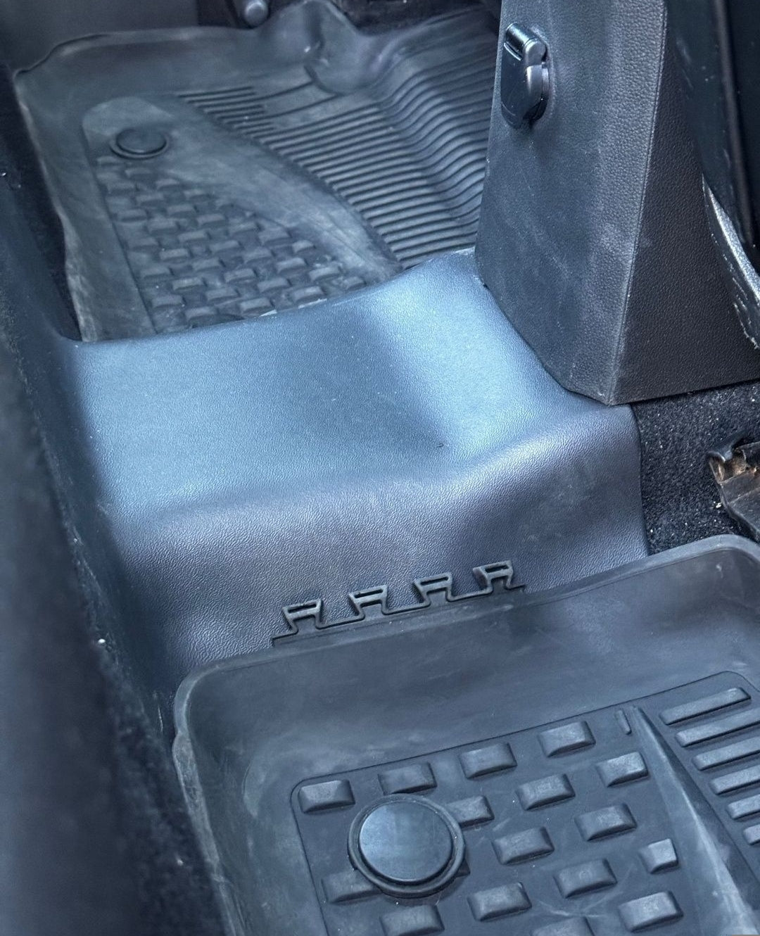 Set ornamente protectie interior praguri covor Dacia Sandero 3 MK3