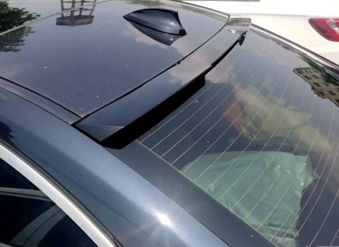 Eleron lip spoiler luneta BMW Seria 5 F10 model M4 vopsit negru lucios