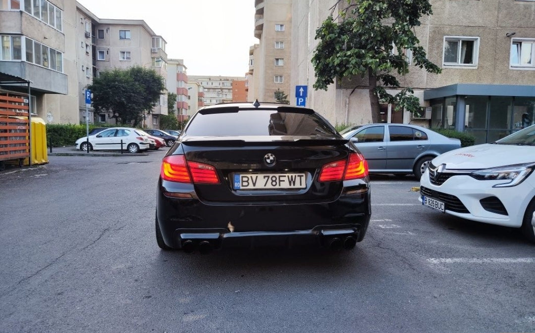 Eleron lip spoiler luneta BMW Seria 5 F10 model M4 vopsit negru lucios