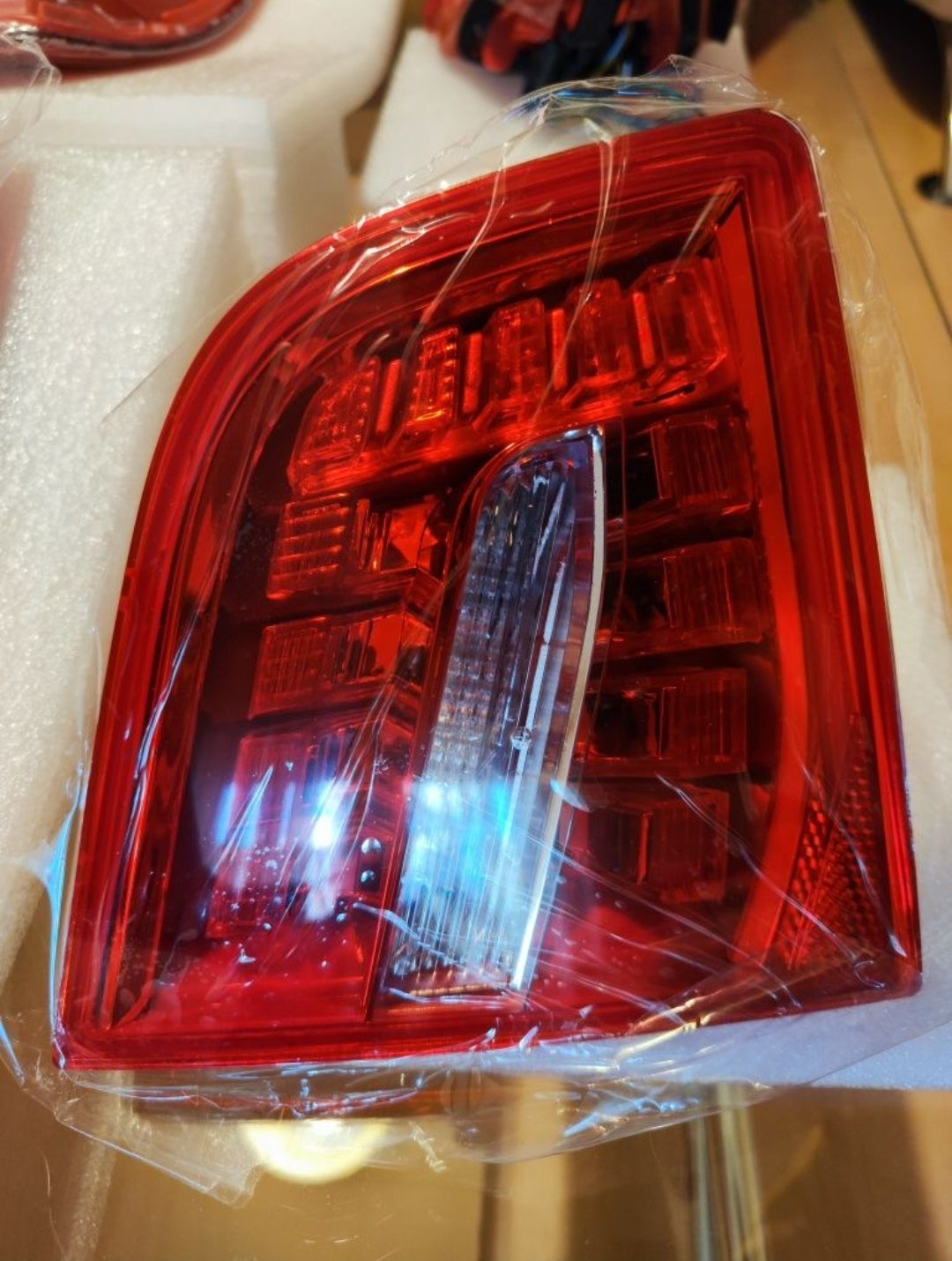 Lampa Tripla Stop spate portbagaj Audi A6 C6 4F Facelift